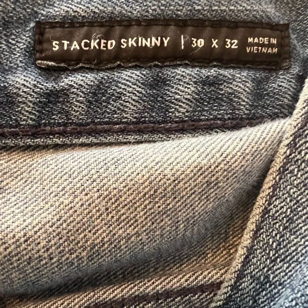 Women's Distressed Blue Jeans - Picture 4 of 4